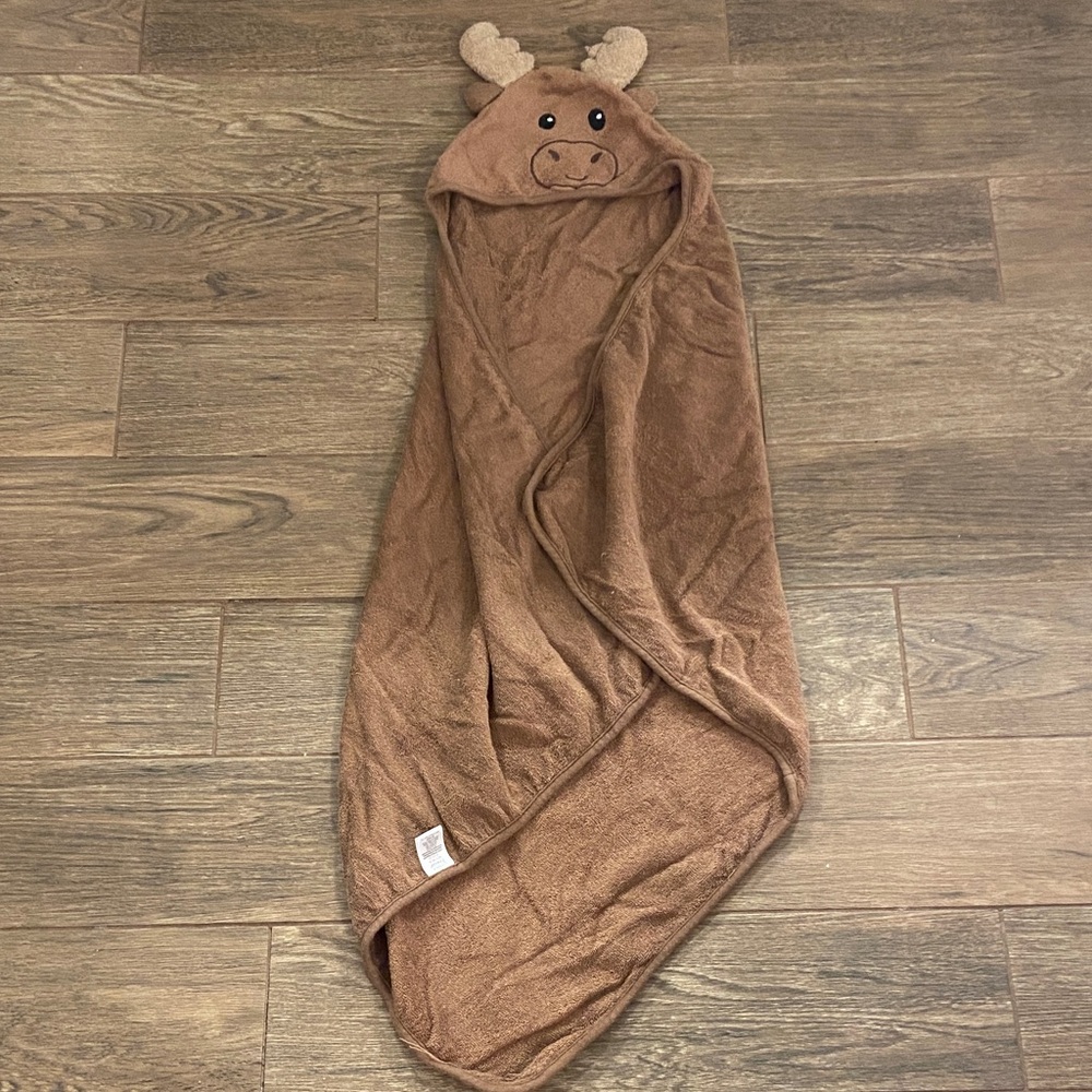 🧡 baby’s hooded moose towel